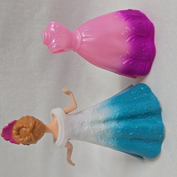 2009 Mattel Polly Pocket Princess MagiClip Magic Clip Doll + 2 Dresses Plastic - Picture 12 of 17